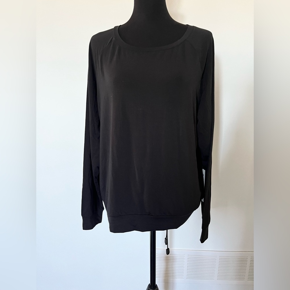 Paper label Elia Henley top in black size large item 04-33